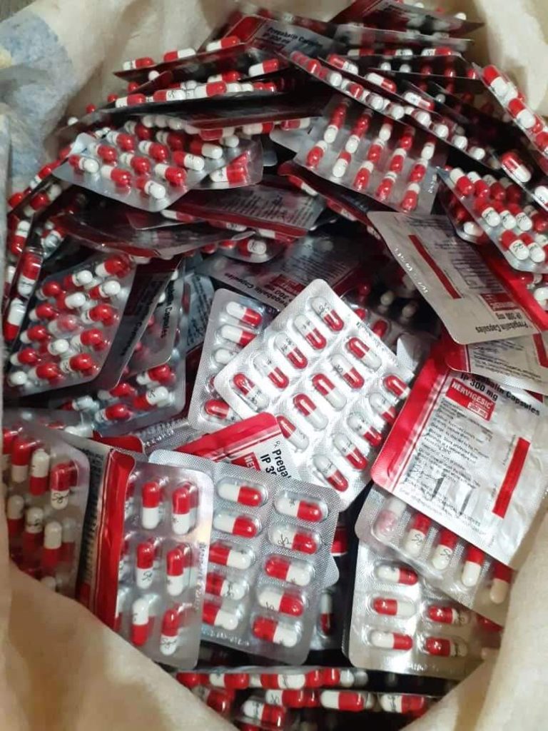جمارك سطيف تحجز 161 غرام من الكوكايين و5999 كبسولة بريغبالين 300 ملغ