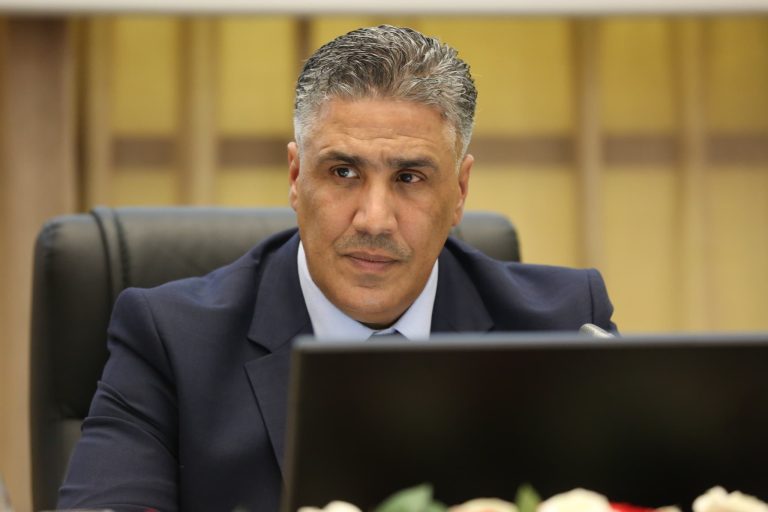 وزير السكن والعمران والمدينة يترأس اجتماعًا تقييميًا