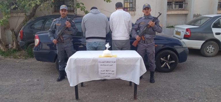جمارك وهران : توقيف شخصين وحجز 867 غرام من الكوكايين