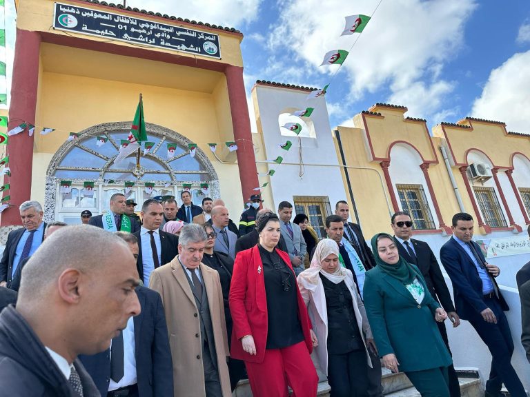 صورية مولوجي تزور المركز النفسي البيداغوجي للأطفال المعوقين ذهنيا بوادي أرهيو