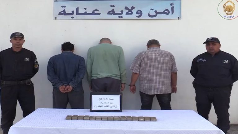 شرطة عنابة تطيح بجماعة إجرامية وتحجز 15 صفيحة من الكيف المعالج