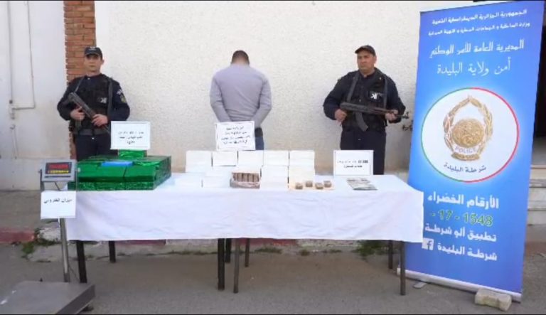 شرطة البليدة توقف شخص وتضبط أكثر من 56 كلغ من الكيف المعالج