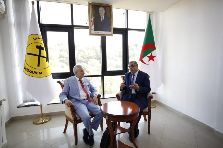 الرئيس المدير العام لمجمع سونارام يستقبل البروفيسور كريم زغيب