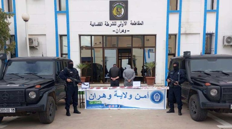 شرطة وهران تطيح بمروجين وتحجز 13950 قرص مهلوس من نوع إكستازي