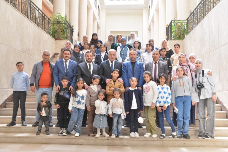 تلاميذ من ولاياتي باتنة وتلمسان في زيارة إلى مقر المجلس الشعبي الوطني