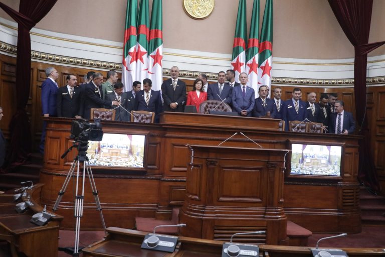 وفد عن كلية الدفاع الوطني لسلطنة عمان يؤدي زيارة لمقر مجلس الأمة