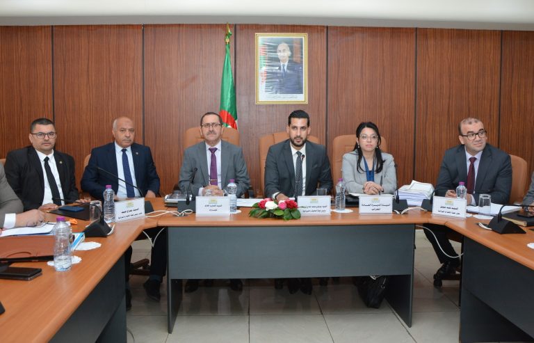لجنة المالية للمجلس الشعبي الوطني تستمع إلى المديرين العامين للضرائب والجمارك
