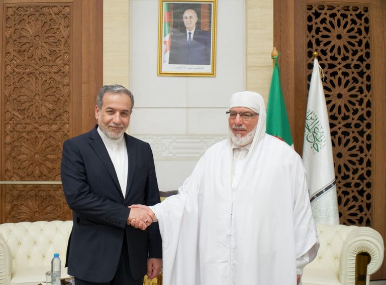 وزير الخارجية الإيراني يزور جامع الجزائر