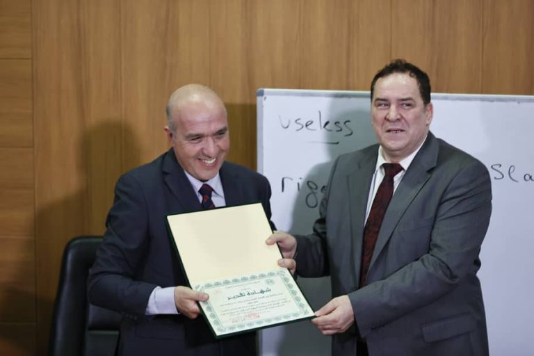 وزير الاتصال يشرف على اختتام دورة تكوينية باللغة الإنجليزية لفائدة صحفيين من مختلف وسائل الاعلام