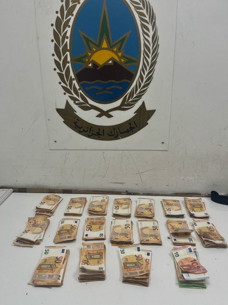 جمارك : حجز 17530 أورو غير مصرح بها بمطار وهران الدولي