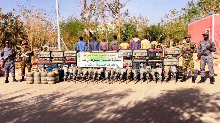 جمارك إن قزام : توقيف 08 أشخاص وحجز معدات التنقيب