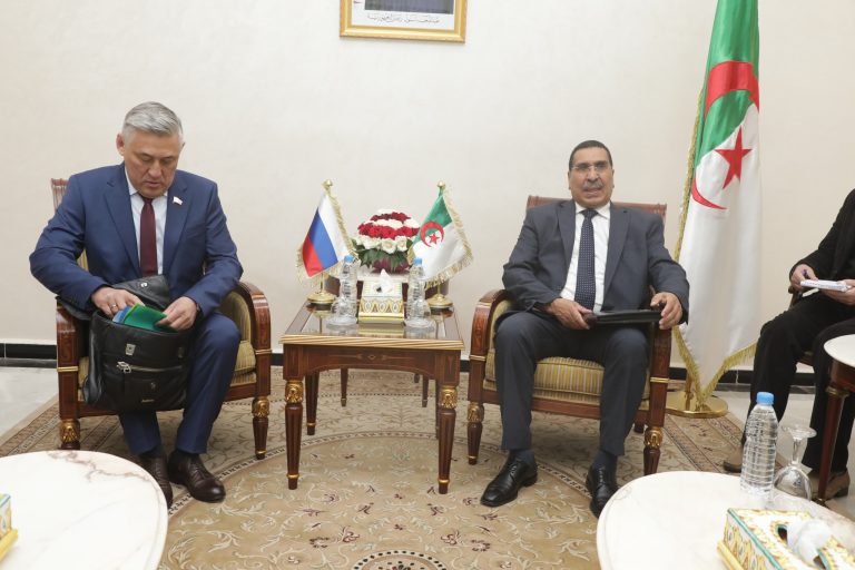 مجلس الأمة : رئيس لجنة الدفاع الوطني يستقبل نائب رئيس لجنة الدفاع للمجلس الفيدرالي الروسي