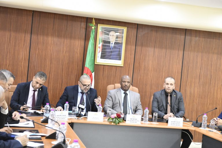 لجنة التربية والتعليم العالي والبحث العلمي والشؤون الدينية تستمع إلى المدير العام للديوان الوطني للحج والعمرة