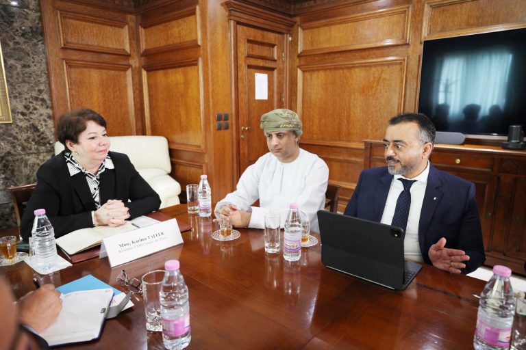 كاتبة الدولة لدى وزير الطاقة المكلفة بالمناجم تستقبل وفداً رفيع المستوى من جهاز الاستثمار العُماني