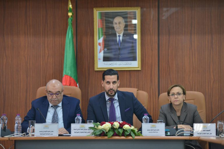أعضاء لجنة المالية والميزانية يناقشون مشروع تسوية الميزانية لسنة 2022 للصناعة الصيدلانية