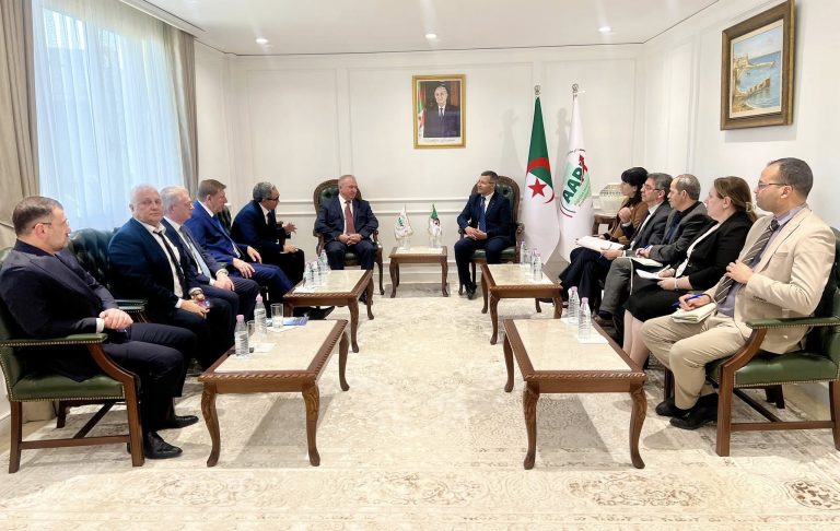 وفد روسي بالوكالة الجزائرية لترقية الاستثمار للتعرف على المنظومة الاستثمارية الوطنية