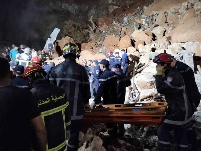 رئيس الجمهورية يعزي عائلة ضحايا حادث انزلاق للتربة بوهران