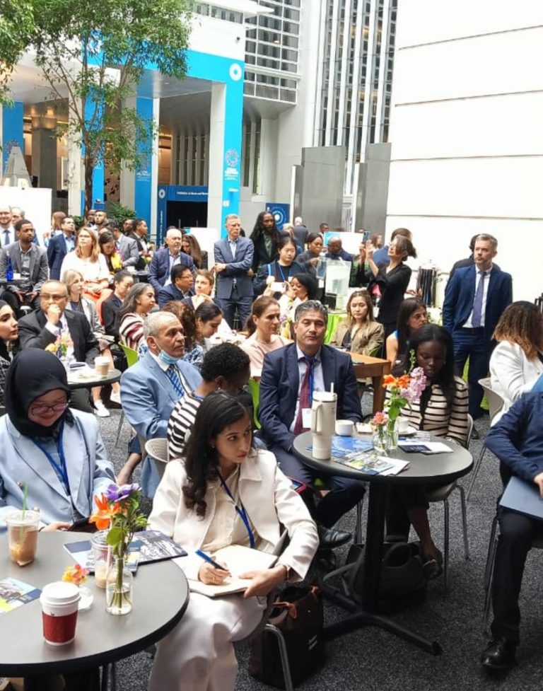 نواب من المجلس الشعبي الوطني يشاركون في اجتماع بمقر البنك العالمي بواشنطن