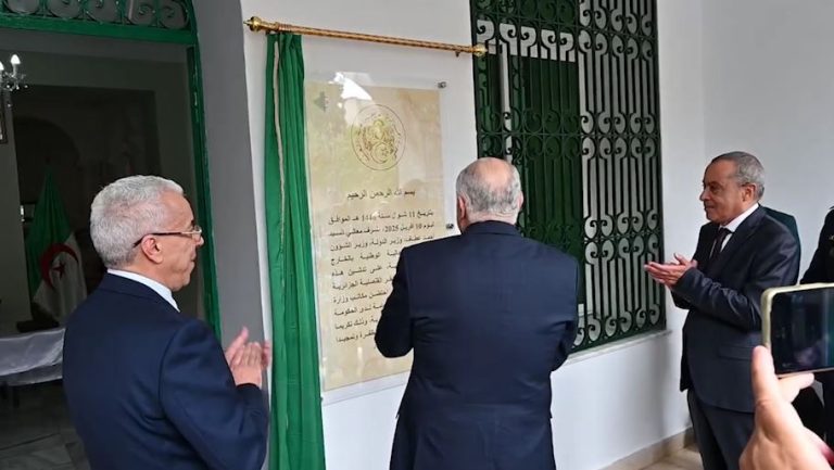 أحمد عطاف يشرف على مراسم إسدال الستار عن لوحة تذكارية بالقنصلية الجزائرية العامة بتونس