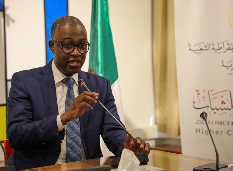 وزير الشباب يزور المخيم الإفريقي للتواصل الشبابي بالنعامة ويشيد بمشاركة الشباب