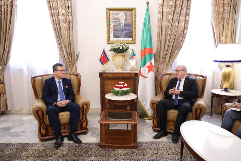 مجلس الأمة يستقبل القائم بالأعمال بالنيابة لسفارة كوريا الديمقراطية الشعبية بالجزائر