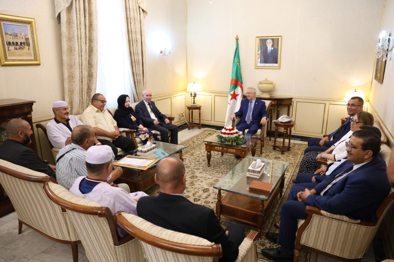 رئيس مجلس الأمة السيد عزوز ناصري يستقبل رئيس “مؤسسة 08 ماي 1945” وعدد من أعضاء المؤسسة