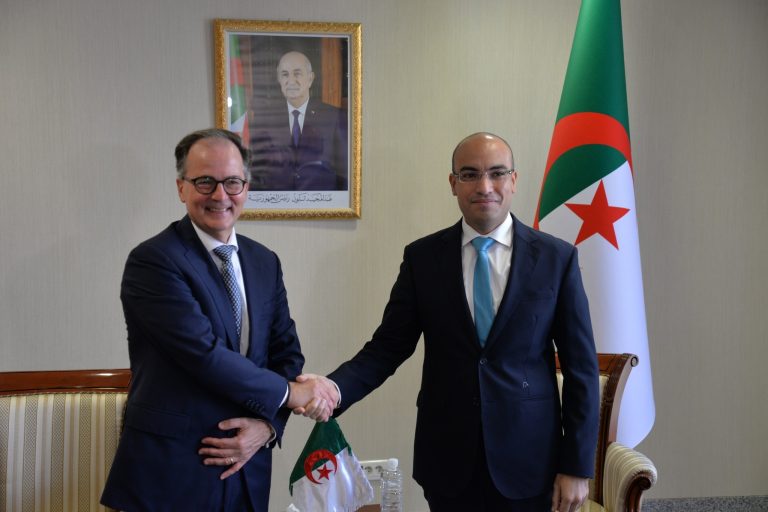 الجزائر تستعرض مسار انضمامها لاتفاقية “الأبوستيل” بلاهاي