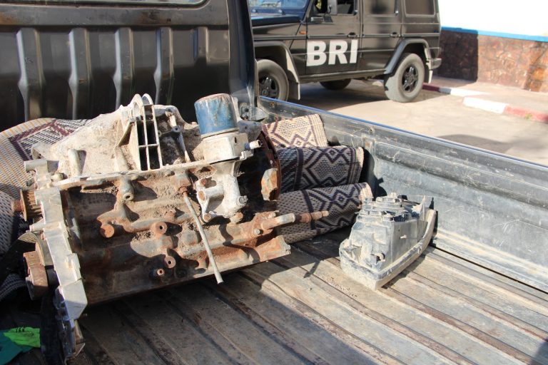 أمن سوق أهراس يوقف شخصين متورطين في سرقة معدات ميكانيكية