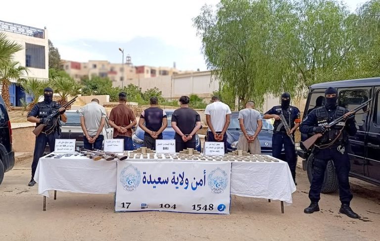 شرطة سعيدة توقف 6 أشخاص وتضبط كميات من المخدرات والأسلحة