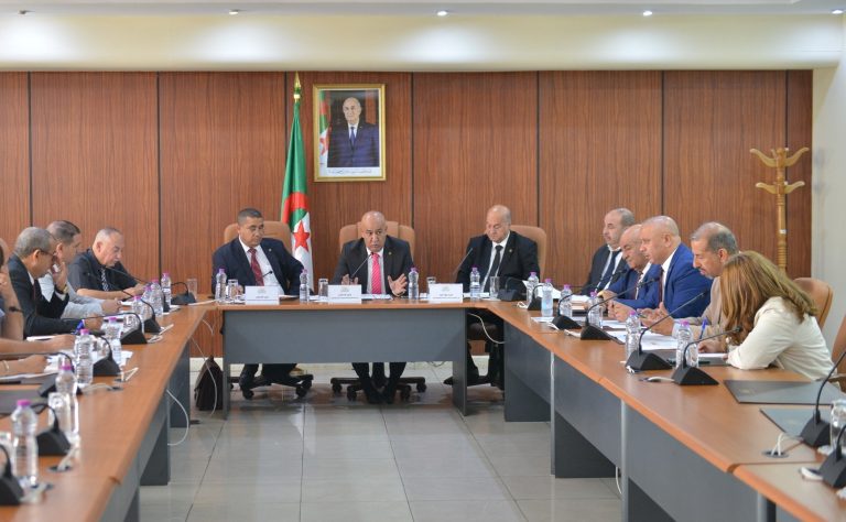 نجادي يترأس اجتماع لجنة النقل لمناقشة رزنامة أنشطة البرلمان