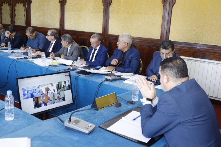 وزير الري يشدد على تسريع وتيرة المشاريع وتحسين الخدمة العمومية للمياه