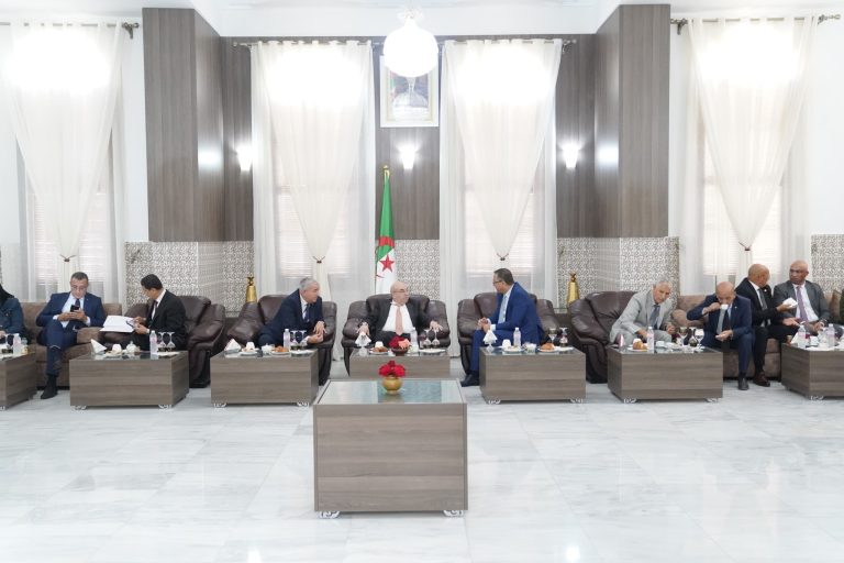 قويدري يشرف على متابعة مشاريع الصناعة الصيدلانية بولاية الطارف