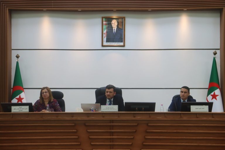 وزير الفلاحة يبحث مع مستثمري الجنوب رفع العراقيل وتطوير الزراعات الصناعية