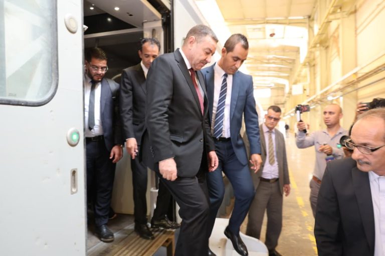 النعامة : سعيود يعاين مركز صيانة القاطرات ويعلن تواصل إعادة تشغيل قطارات كوراديا