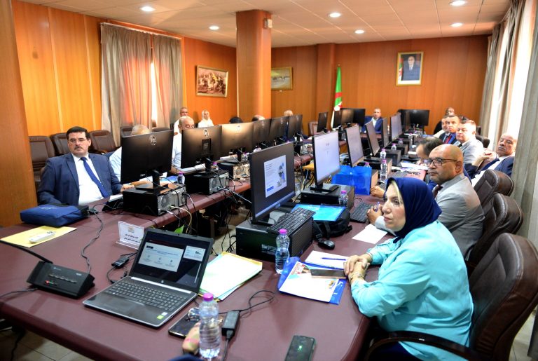 فوج ثان من النواب يستفيد من دورة تكوينية حول “الاتصال الرقمي” لتعزيز مهارات التواصل البرلماني