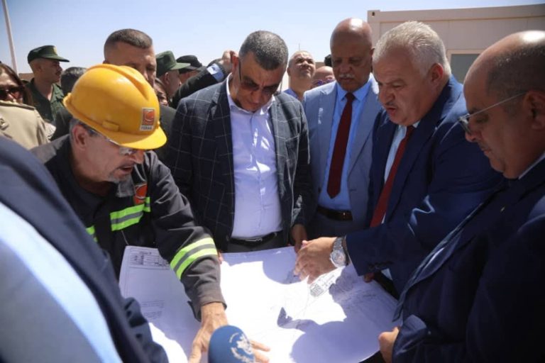 وزير الأشغال العمومية يقف ميدانياً على مدى تقدم أشغال مشروع الخط المنجمي الغربي بشار-تندوف-غار جبيلات