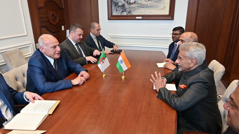 أحمد عطاف يلتقي وزير الخارجية الهندي