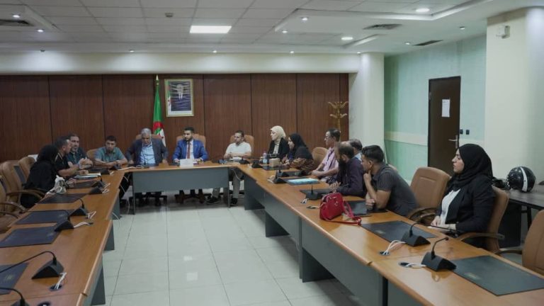 لجنة التربية تستمع لانشغالات الأساتذة وأولياء التلاميذ وتتعهد بمتابعة الحلول