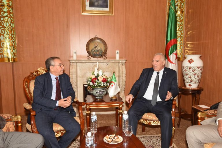 وزير المجاهدين يستقبل الأمين العام للمنظمة الوطنية لأبناء الشهداء