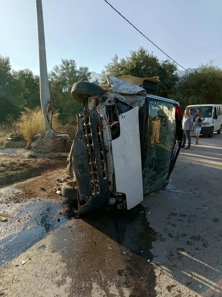 إصابة 5 مسافرين في حادث انحراف حافلة بتيزي وزو
