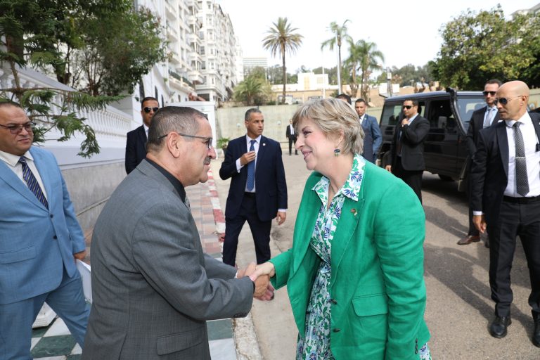 مدير الجمارك يستقبل سفيرة أمريكا ويبحثان سبل تطوير العلاقات