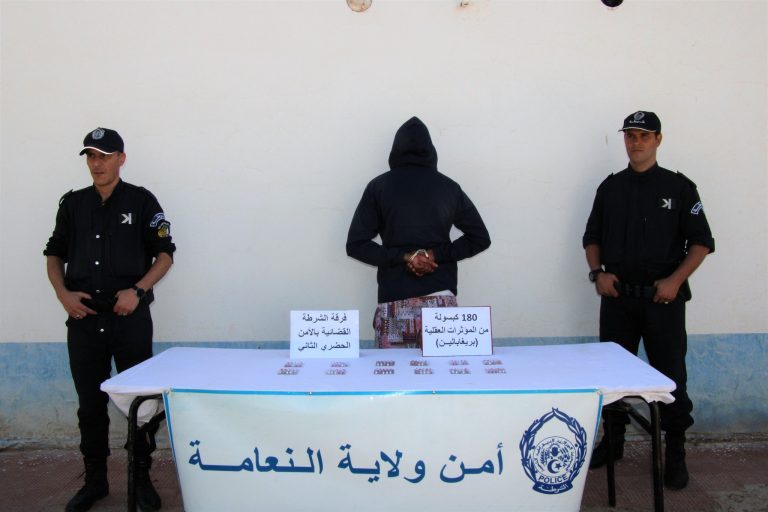 شرطة النعامة تضبط 180 كبسولة بريغابالين وتوقف مروّج المخدرات
