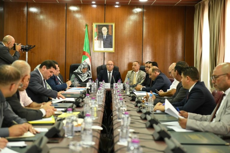 لجنة الشؤون القانونية تعقد اجتماعا لدراسة قرار المحكمة الدستورية حول مطابقة النظام الداخلي للمجلس الشعبي الوطني للدستور