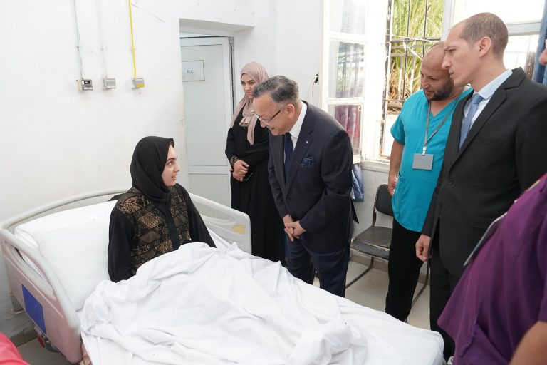 بداري يتفقد وضعية الطلبة المصابين في حادث مرور بالثنية