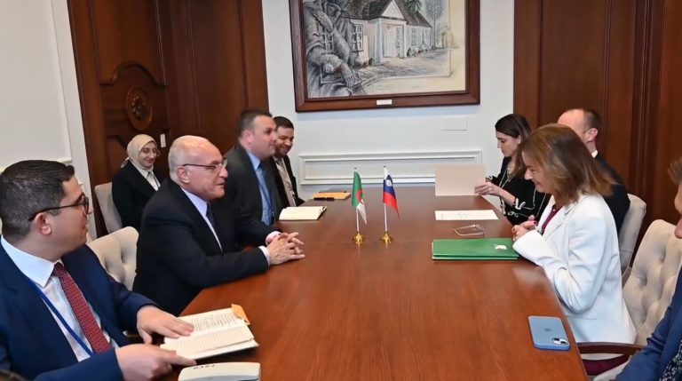 عطاف يلتقي وزيرة خارجية سلوفينيا على هامش أشغال الجمعية العامة للأمم المتحدة