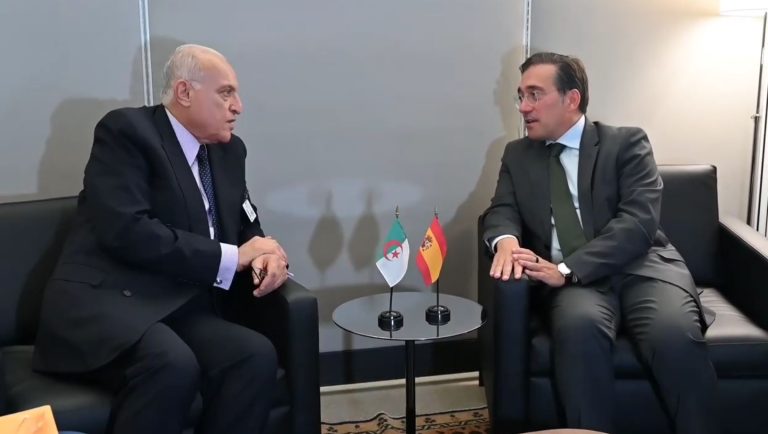 عطاف يتحادث مع وزير خارجية إسبانيا على هامش أشغال الجمعية العامة للأمم المتحدة