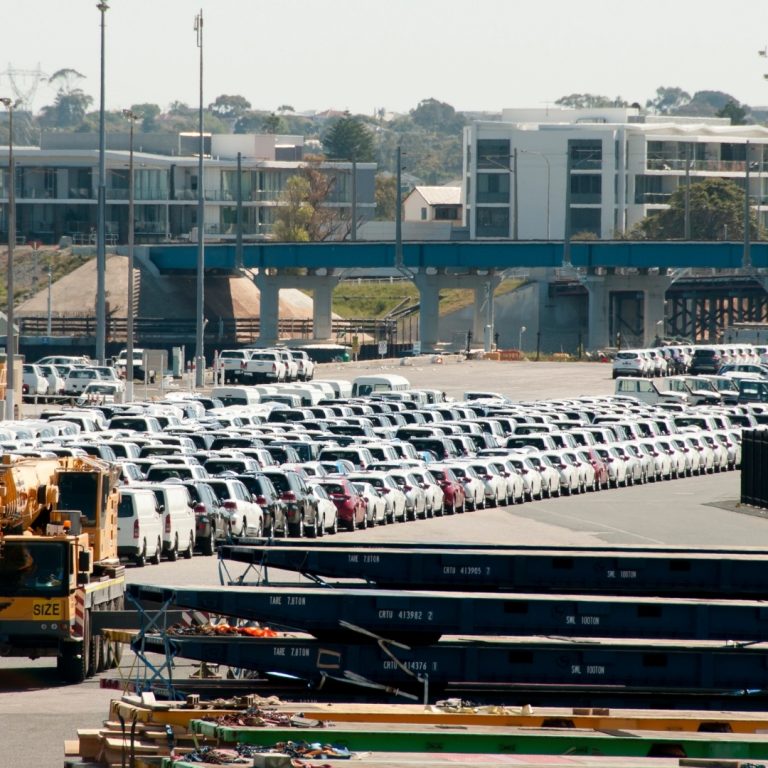 وزارة المحروقات والمناجم تطلق المنصة الرقمية “مركبتي ” لحجز مواعيد مراقبة مطابقة السيارات المستوردة