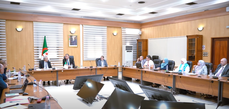 وزير البريد والمواصلات يؤكد جاهزية القطاع لاعتماد الشريحة الإلكترونية eSIM