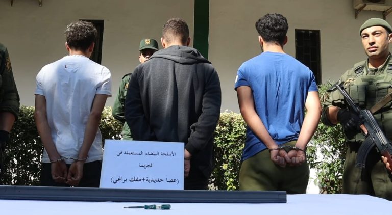 الدرك الوطني ببئر خادم يطيح بعصابة في ظرف قياسي إثر تداول مقطع فيديو عبر مواقع التواصل الاجتماعي يظهر فيه مجموعة من الأشخاص يعتدون على شخص.