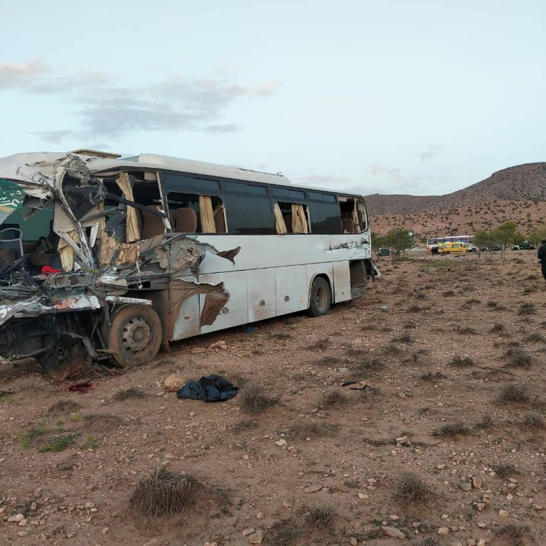 إصابة 16 شخصاً في حادث انحراف حافلة لنقل المسافرين بولاية المسيلة